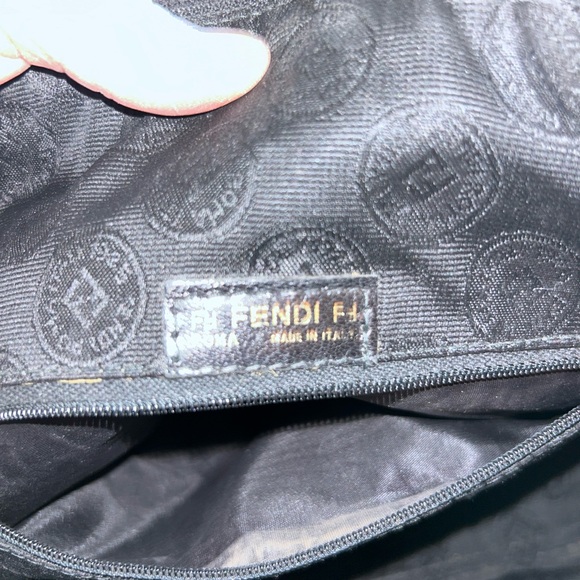 087 REDUCED!!!!! Fendi black leather bag in GUC!! - Picture 6 of 9